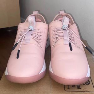 Clove Shoes for Healthcare Workers